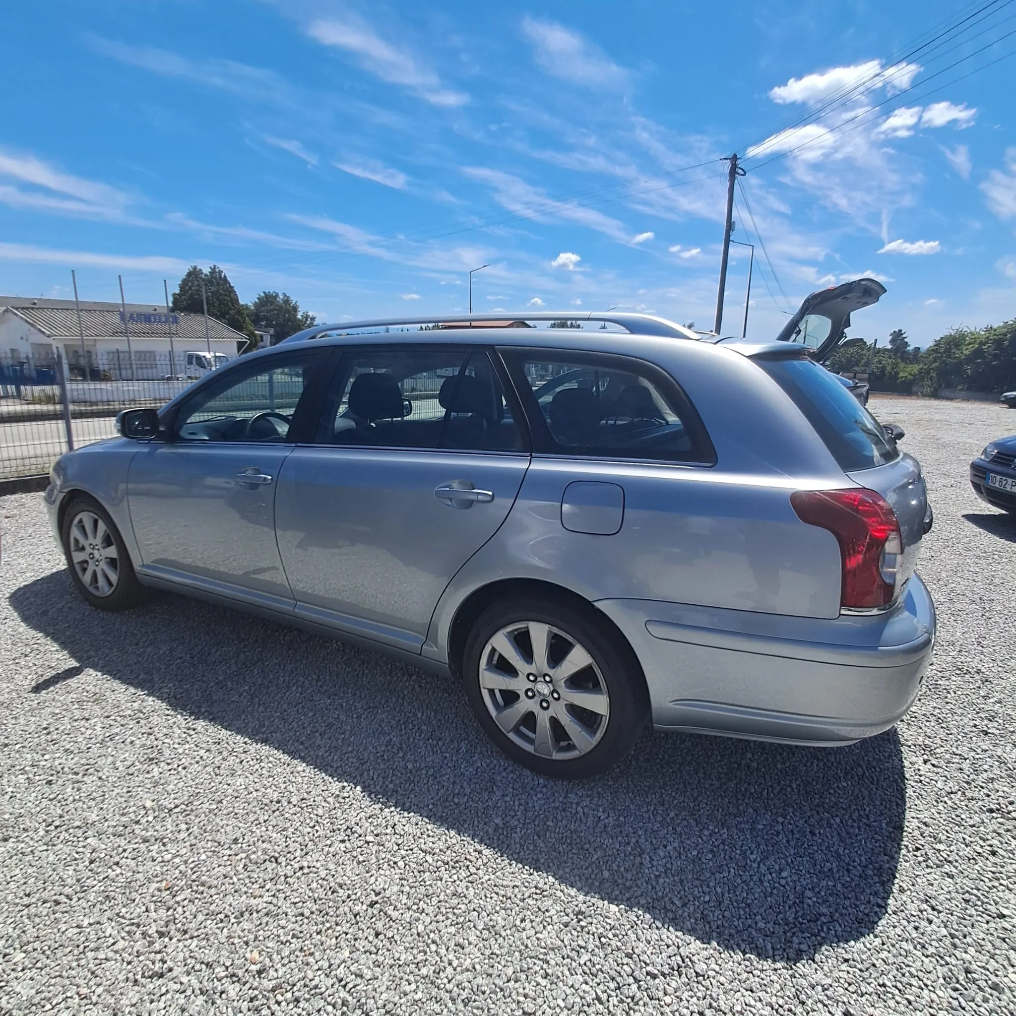 Toyota Avensis 2.0 D-4D — foto 2