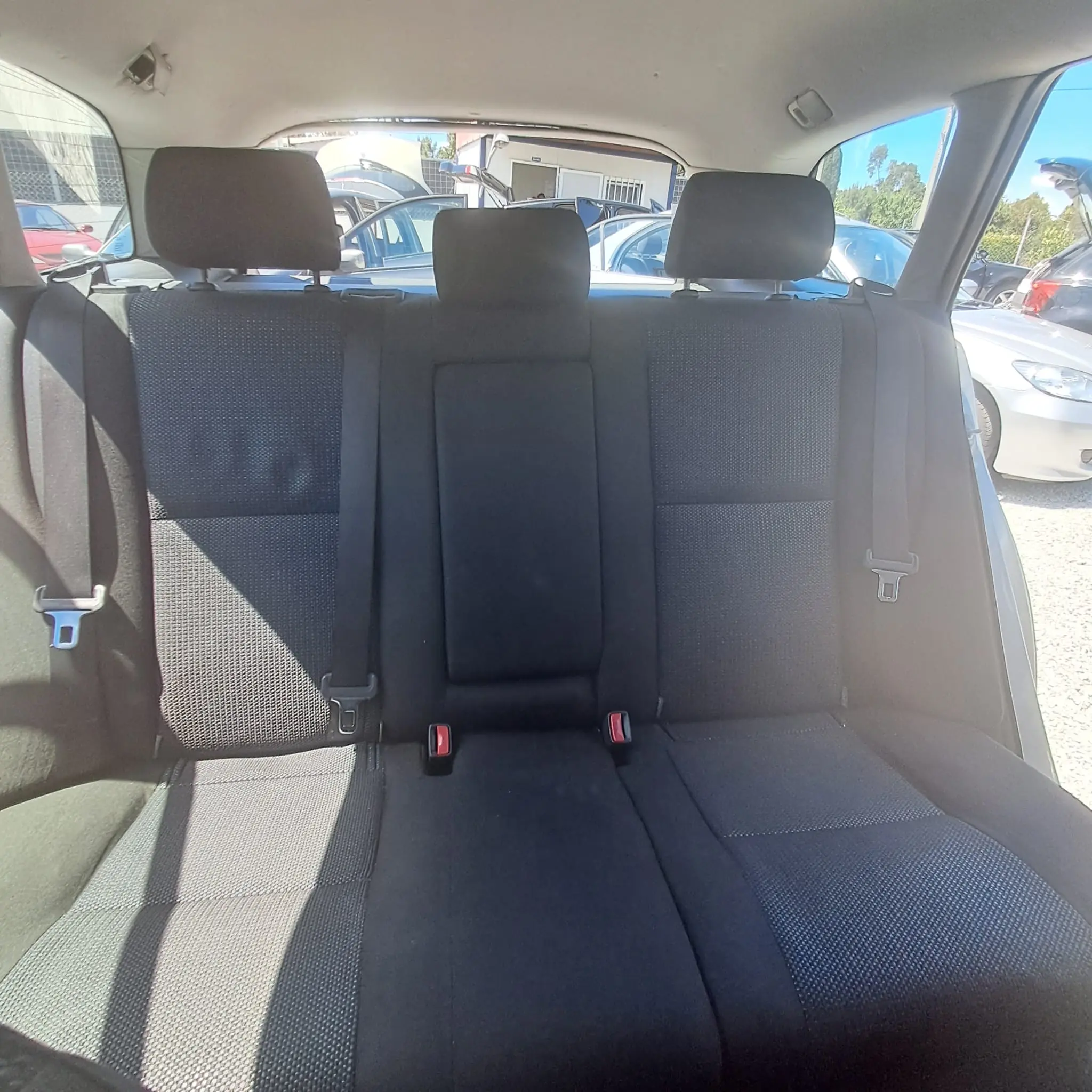 Toyota Avensis 2.0 D-4D — foto 7