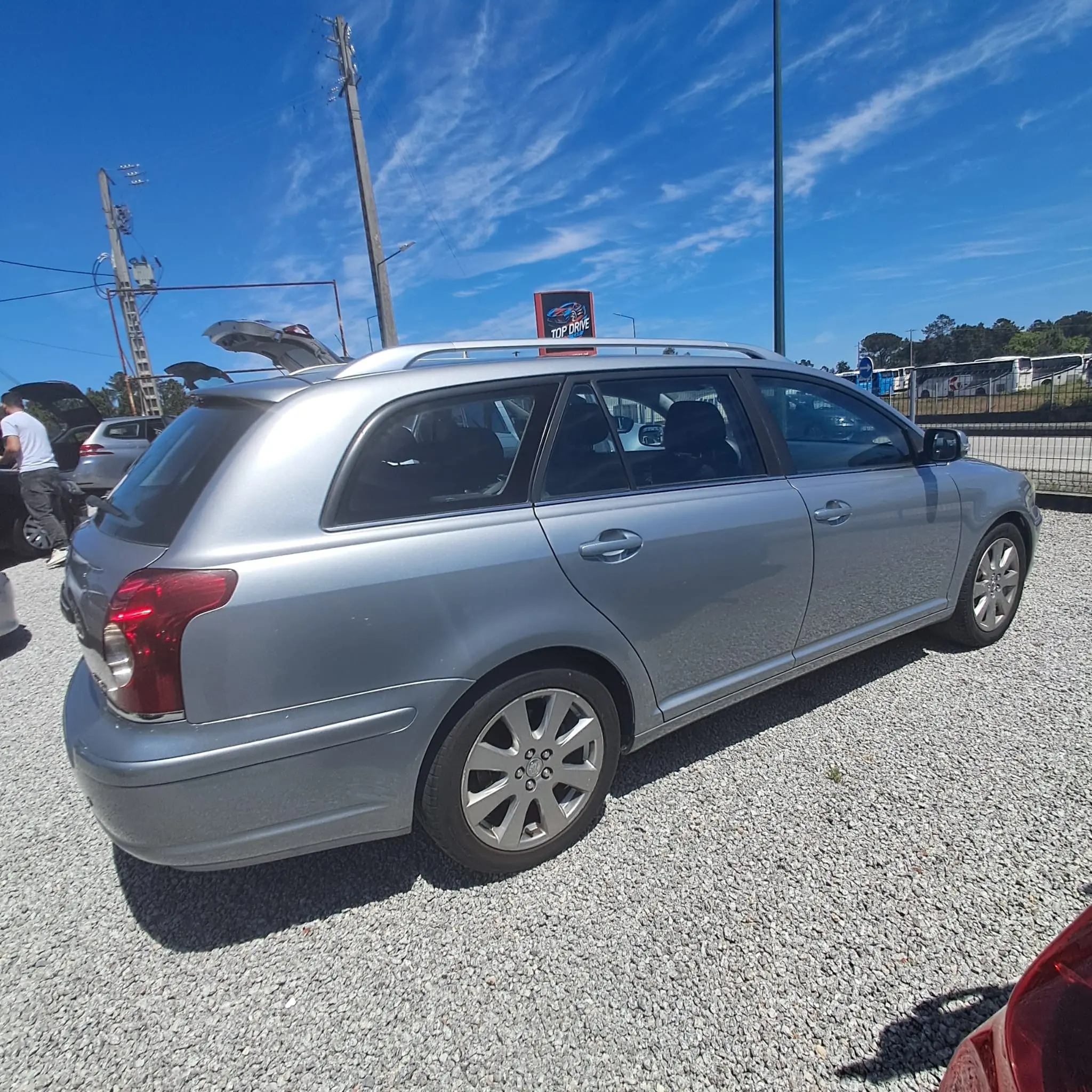 Toyota Avensis 2.0 D-4D — foto 8